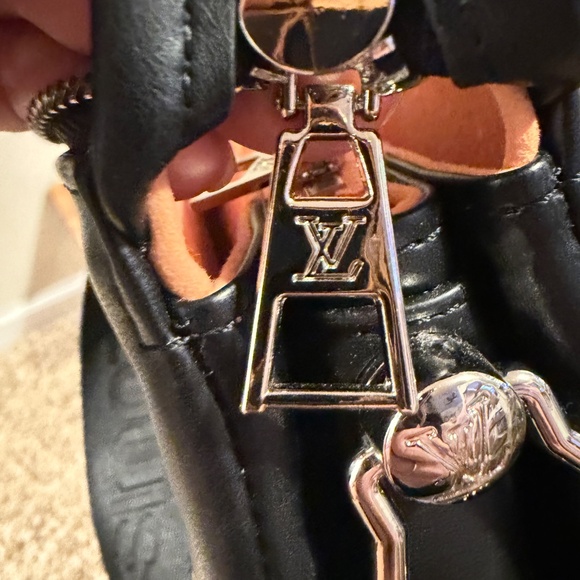 Black Leather Crossbody/Shoulder Bag, Never Used - Picture 6 of 13